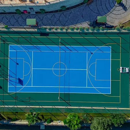 Neveda Mit Tennis Und Basketballplatz Datça