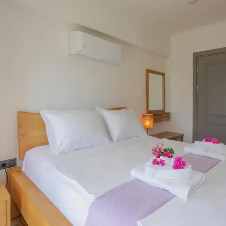 Villa Neveda Mit Tennis Und Basketballplatz Datça